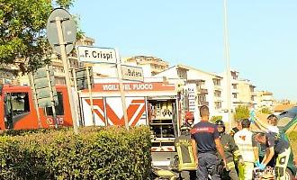 Un carico d'acqua per combattere il caldo, il malore in macchina, l'incidente e la morte