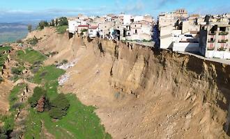 I "magnifici quattro" al lavoro su Niscemi: &laquo;Abbiamo visto la frana muoversi. Le nostre immagini utili ai tecnici&raquo;
