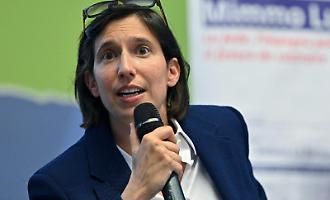 Per Elly Schlein dopo il "caso Gela" c'&egrave; posta per te: &laquo;Dica da quale parte sta il suo partito&raquo;