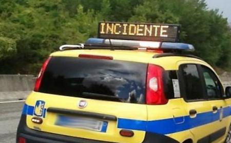 Auto a mare, tanta paura per il guidatore