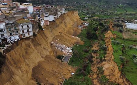 Frana di Niscemi, le cinque domande della procura di Gela per chiarire le responsabilit&agrave; negli ultimi 29 anni