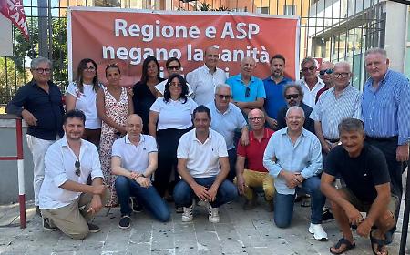 L'assessore alla sanit&agrave; Caruso a Gela tra barricate e acqua gettata sul fuoco