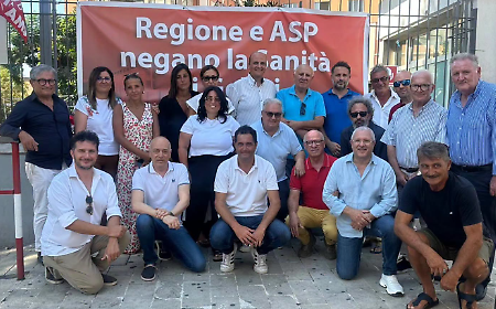 Ferragosto di presidio davanti all'ospedale di Gela: Di Stefano chiede rinforzi