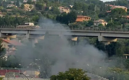 Rivolta nel Cpr di Pian del Lago a Caltanissetta: padiglione dato alle fiamme per fermare i rimpatri