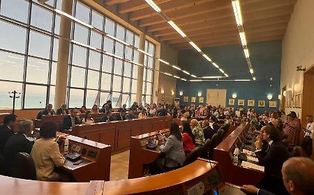 Gela, parte "duello musicale" in consiglio: chi controller&agrave; le compensazioni Eni?