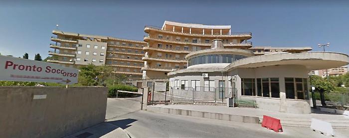 Canicatt&igrave;, un colpo nell&rsquo;ombra: caccia a chi ha sparato al 40enne in piazza IV Novembre