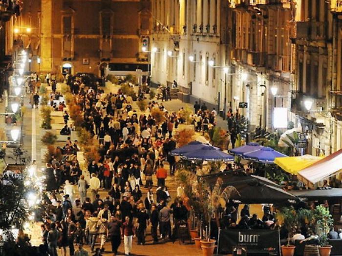 Catania, caos e transenne fai da te &laquo;Regole per movida e Ztl&raquo;