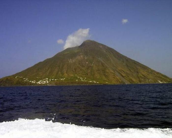 Eruzioni Stromboli, il Consiglio dei ministri dichiara lo stato di emergenza