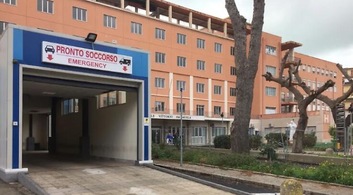 Tensione a Gela: lite in un bar degenera, ventenne ferito da una coltellata all'addome e trasferito