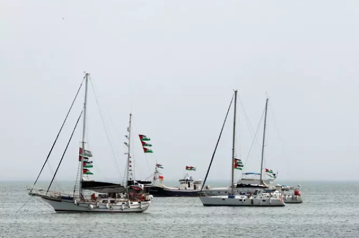Aereo charter con 26 italiani della Flotilla decolla per Istanbul: la Farnesina assicura assistenza