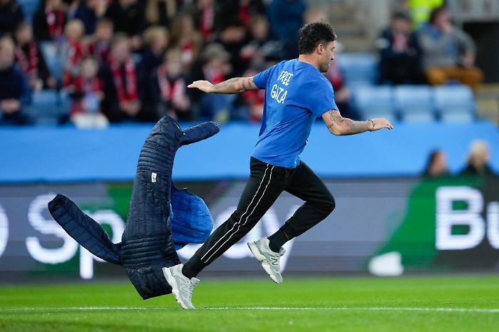 Oslo, è stato il "Falco" italiano a invadere il campo in Norvegia-Israele