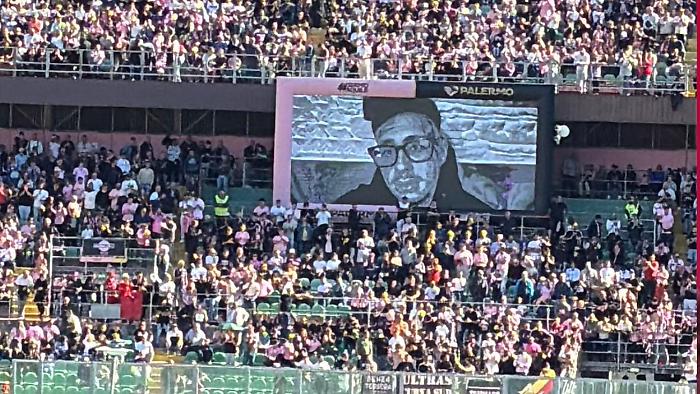 «Paolo sempre nei nostri cuori», allo stadio l'omaggio dei tifosi del Palermo per ricordare il giovane ucciso