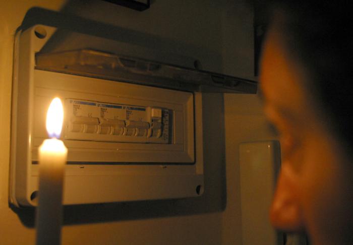 Corrente a singhiozzo nella Val di Noto: elettrodomestici in pericolo, residenti esasperati