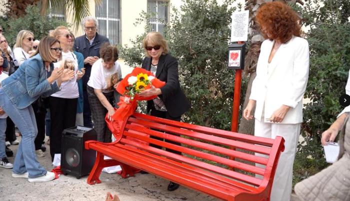 Una panchina rossa per ricordare Mary Bonanno, uccisa dal marito che poi si suicidò