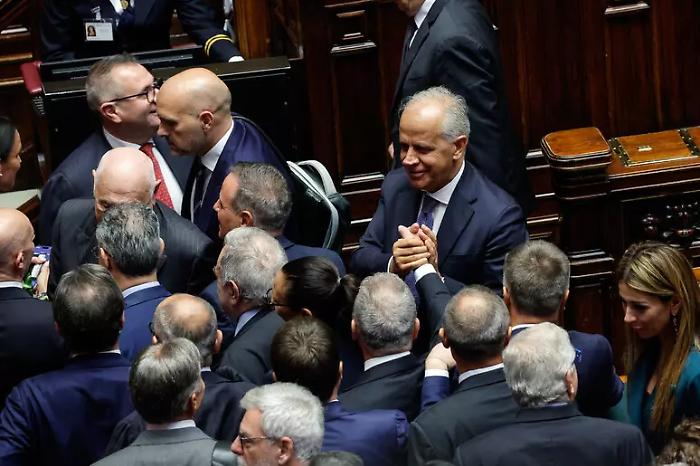 Almasri: archiviata l’indagine su Nordio, Piantedosi e Mantovano dopo il no della Camera