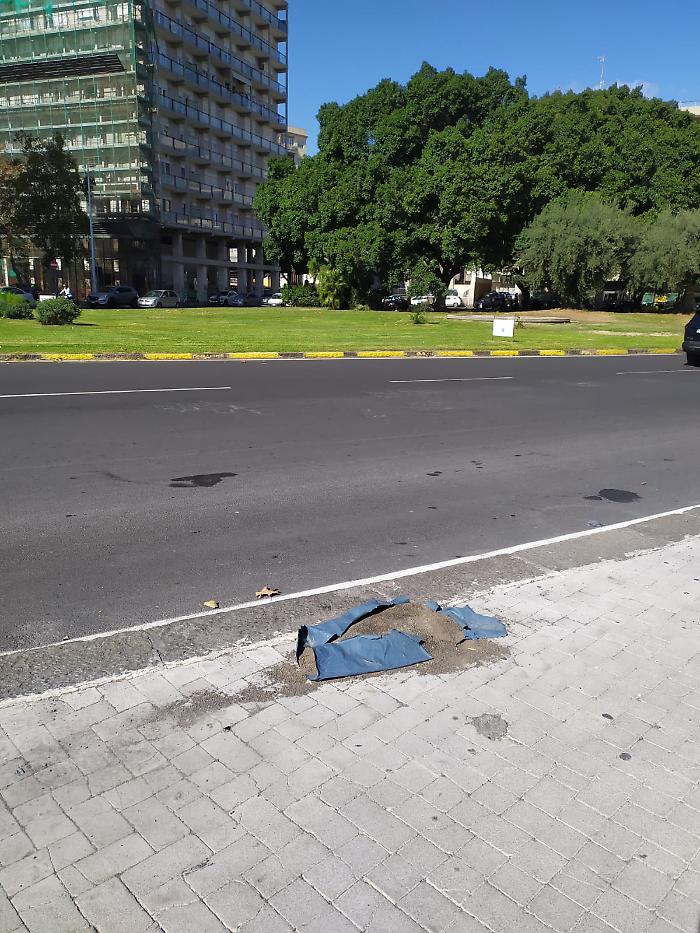 Catania Piazza Europa sacco di plastica