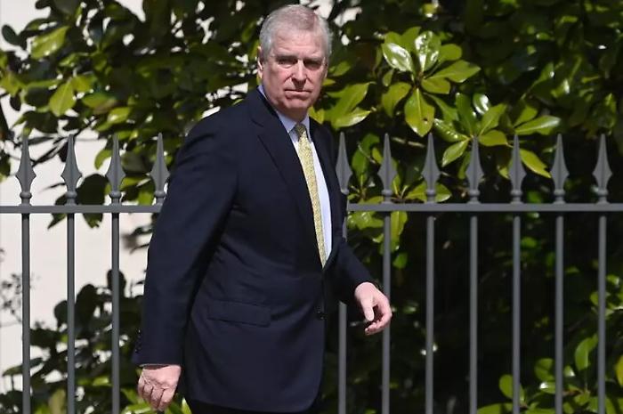 Dove andrà a vivere l'ex principe Andrea e perché Carlo ha deciso di cacciarlo