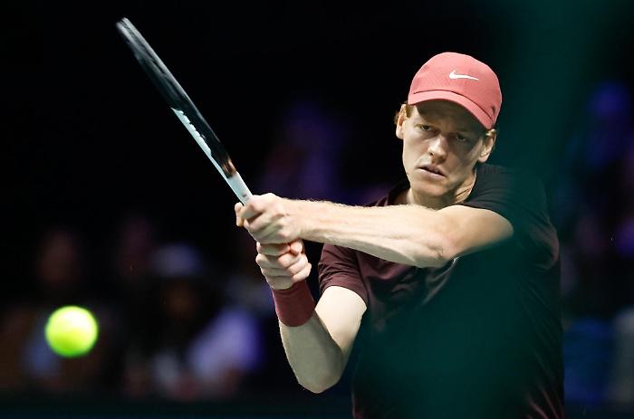 Sinner avanza in semifinale a Parigi: Shelton si arrende in due set