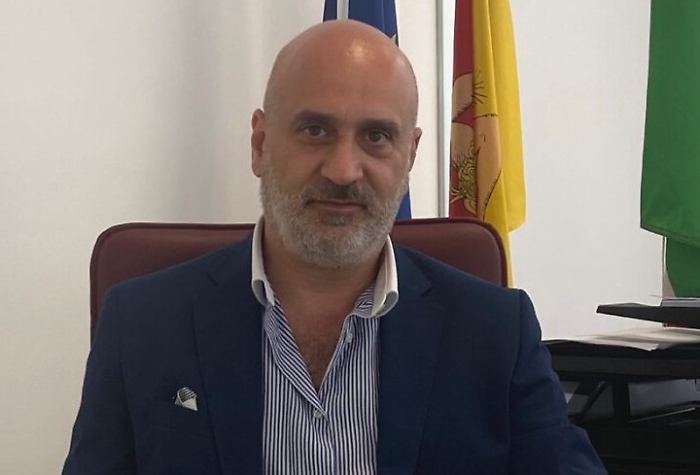 Siracusa, il dg dell'Asp Alessandro Mario Caltagirone si autosospende (e anticipa Schifani che sta per revocarlo) 