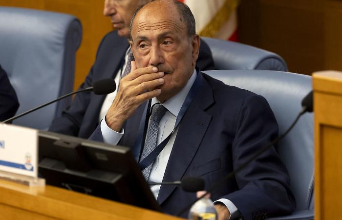 Regione siciliana, Schifani e l'ultimo scandalo: il governatore tentato dal passo indietro «ma nulla sarà più come prima»