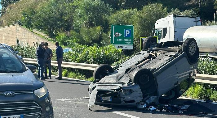 Pullman dell'Under 17 del Priolo si scontra con vettura in autostrada: tre atleti in ospedale
