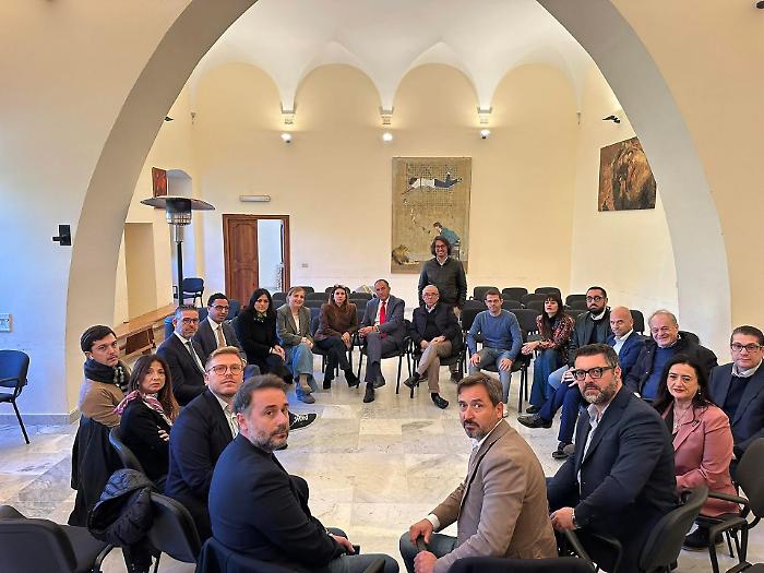 L'opposizione in ritiro ha deciso:  "Mozione di sfiducia contro Schifani"