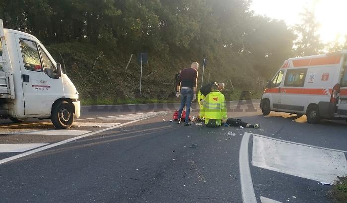 Furgone travolge una bicicletta sulla Statale 120 a Randazzo: il bilancio è di un morto