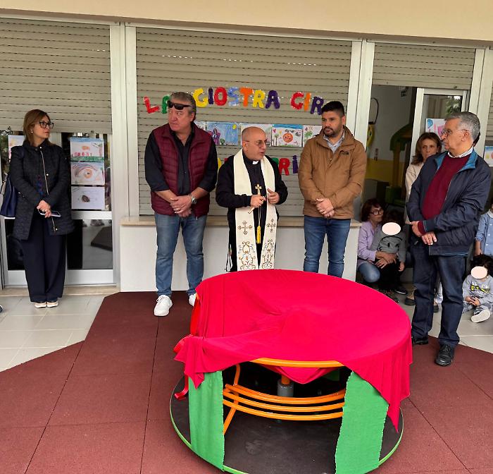 Giarratana, il comitato di San Bartolomeo dona una giostrina alla scuola dell'infanzia