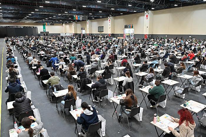 Università, 55mila aspiranti medici al primo esame dopo il semestre "aperto": c'è chi rischia l'annullamento