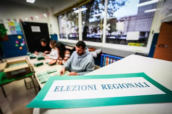 Urne aperte in Veneto, Campania e Puglia: oggi e lunedì si vota