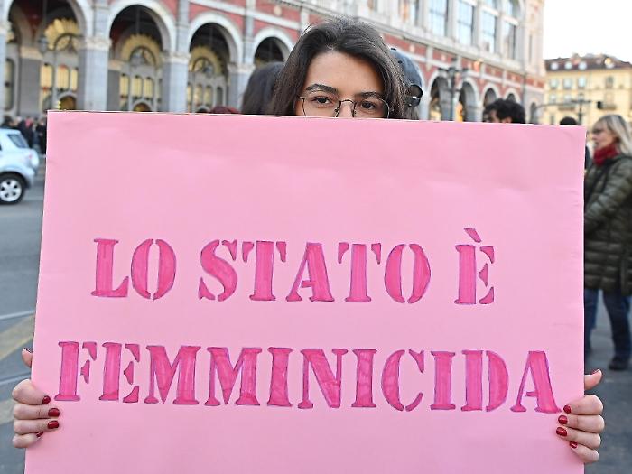 «Senza consenso non è amore, è reato»: il ddl si ferma in Senato nel giorno contro la violenza sulle donne