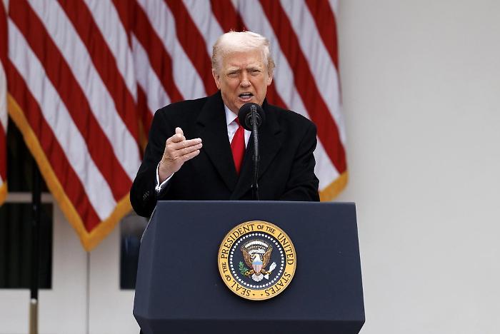 Trump pronto a riconoscere la Crimea e il Donbass alla Russia, si apre lo scontro con l'Ue