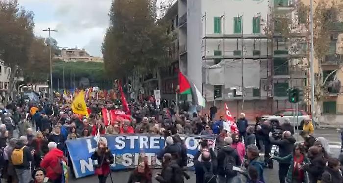 A Messina in strada e in piazza per dire No al Ponte