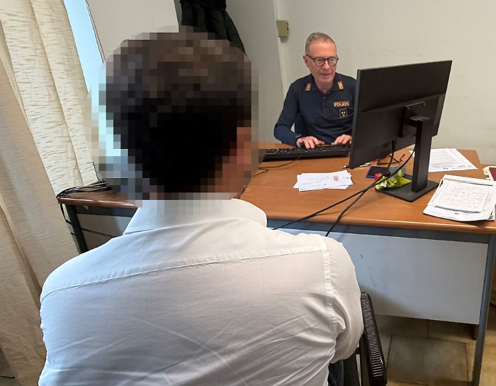 Cercando di truffare un pensionato fingendosi operatori di un'agenzia di recupero crediti