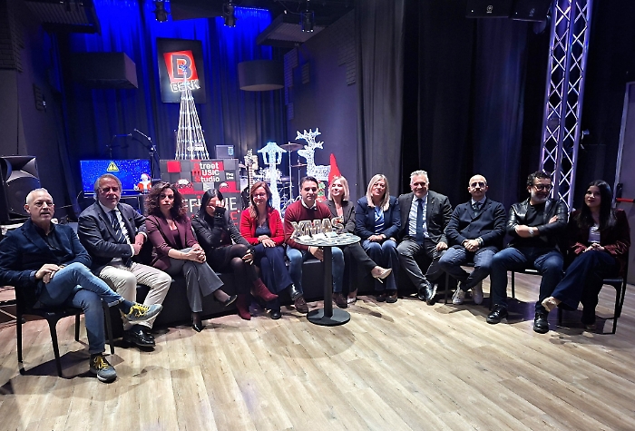 I consiglieri comunali di Caltanissetta diventano... cantanti per finalit&agrave; benefiche