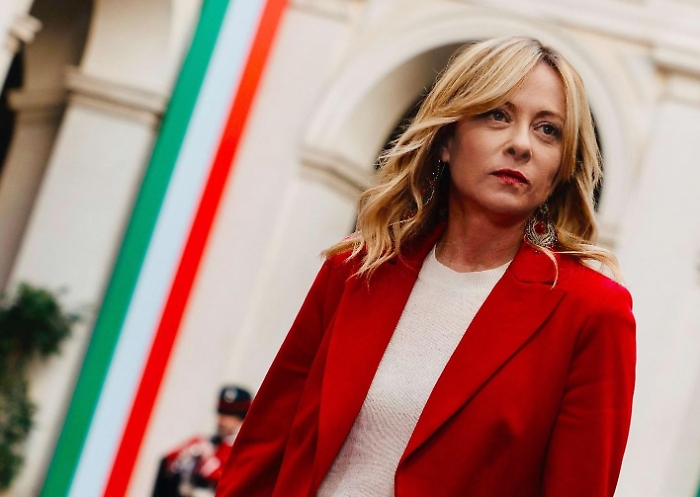 S&igrave; al decreto Milleproroghe: scadenze slittate, scudo penale per i medici e bonus giovani. C'&egrave; pure il commissariamento anti-baraccopoli a Messina