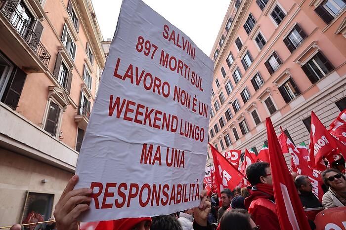 Lo Sciopero della Cgil paralizza l'Italia: disagi nei trasporti e metro chiuse a Milano e Napoli 
