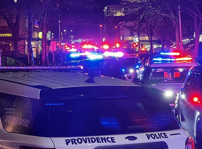 Sparatoria alla Brown University, le vittime sono due studenti uccisi e i feriti salgono a nove feriti 