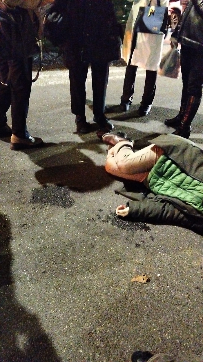 Viale San Martino, scooterista travolta dallo sportello: testimoni denunciano pi&ugrave; di un'ora d'attesa, 118 parla di 45 minuti