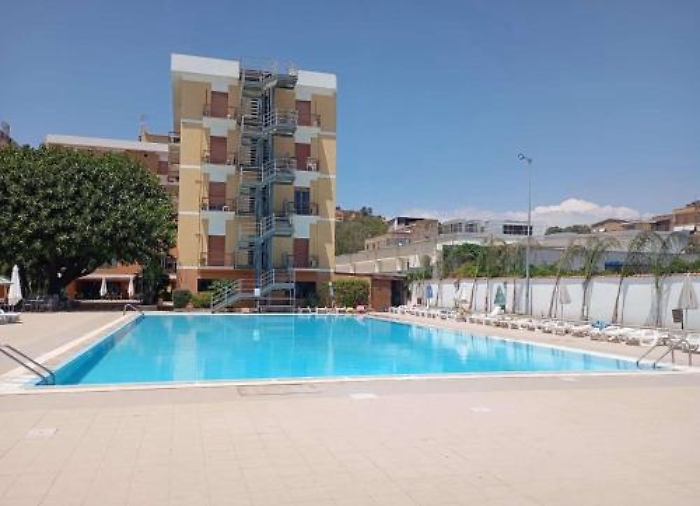 La rinascita dell&rsquo;hotel dei Pini e la partnership con il Premio Internazionale Donnafugata