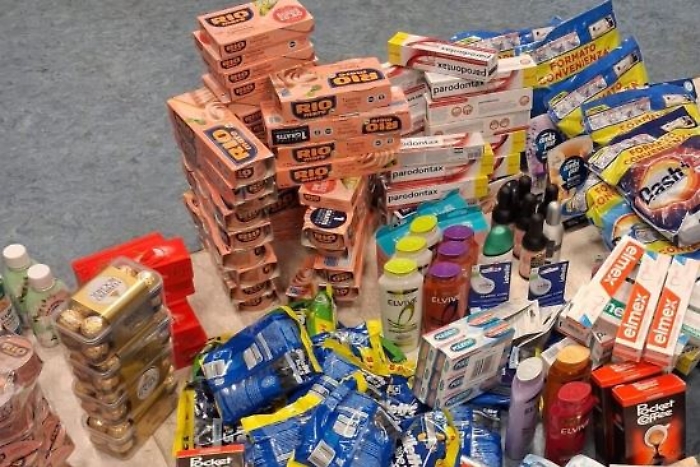 La cresta sulla spesa di Natale: in tre rubano alimenti per rivenderli sui social