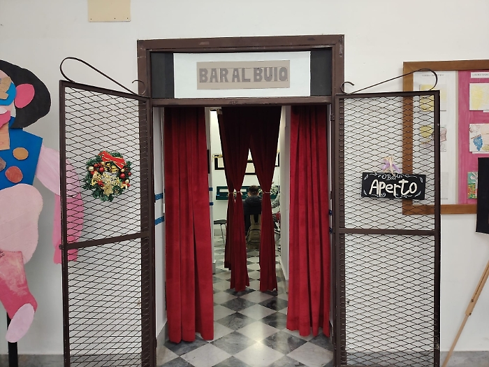 "Bar al buio", il caff&egrave; a luci spente per capire la vita di chi non ci vede