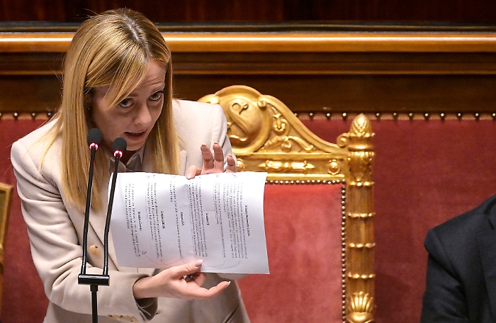 Fiducia al buio sulla Manovra: il Parlamento guarda ma non tocca. E torna il fantasma del &ldquo;Dov&rsquo;&egrave; la democrazia?&rdquo; di Meloni