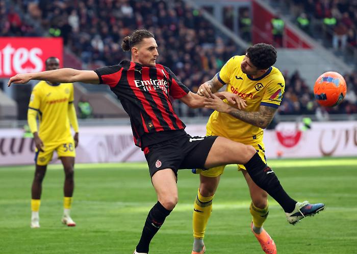 Anticipare la notte del pallone: perch&eacute; il calcio italiano guarda alle 20