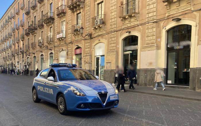 Furto di profumi da 1.300 euro in centro a Catania: arrestati due tunisini 