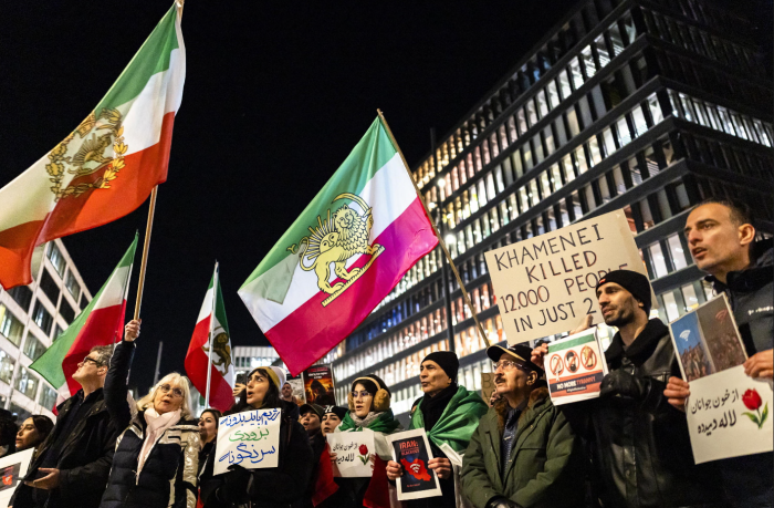 L'Unione Europea scioglie le riserve: al fianco del popolo iraniano con nuove sanzioni e black list per i Pasdaran