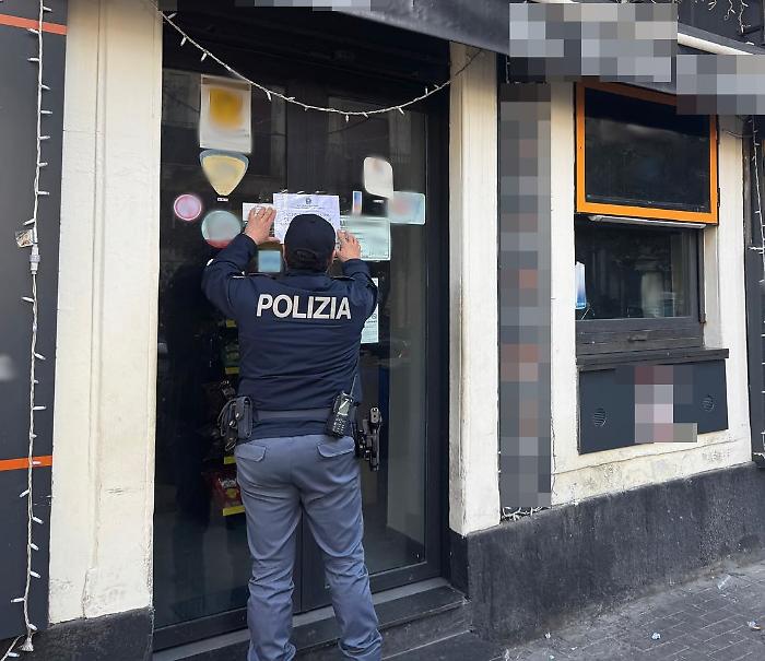 Sigilli al bar con punto scommesse in via Plebiscito: ritrovo di pregiudicati, attivit&agrave; sospesa