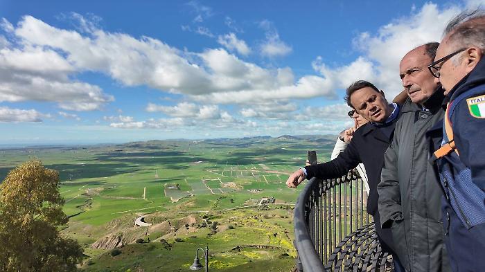 Frana lunga chilometri a Niscemi: Schifani: &laquo;Servono soluzioni immediate per riaprire la viabilit&agrave;&raquo;