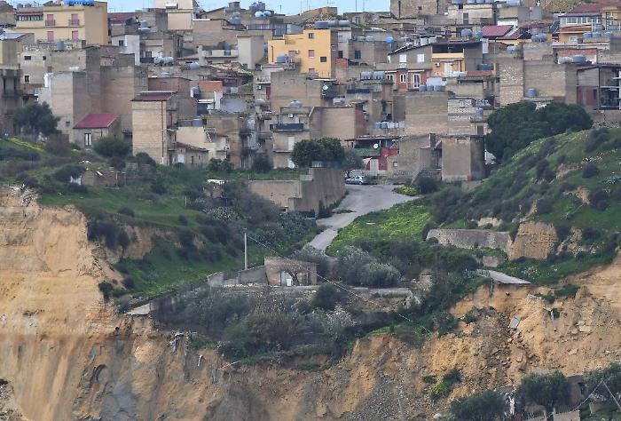 Frane in Sicilia: cause, prevenzione e responsabilit&agrave; pubbliche