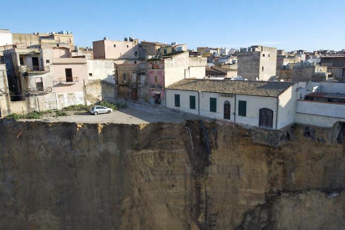 Ristori, viabilit&agrave; e il recupero dei libri dalla biblioteca "Marsiano": a Niscemi tutte le emergenze a cui rispondere